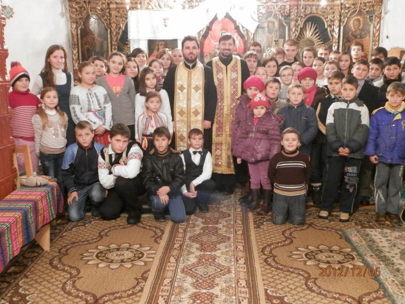 Copiii din Bașeu colindă cu cei din Mlenăuți