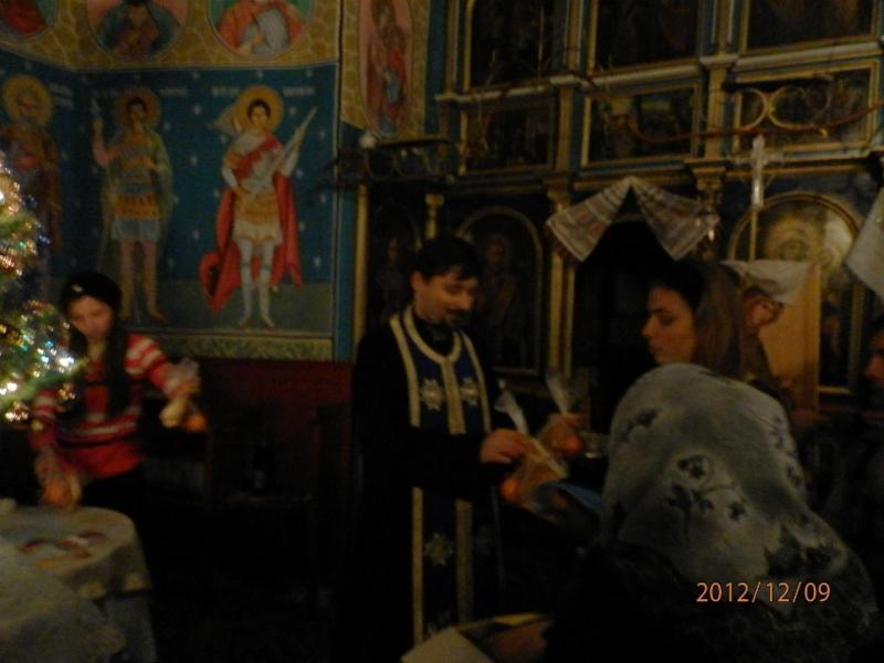 Copiii din Mlenauti colindă pe cei din Baseu 6